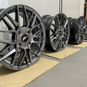 Klar til levering - Japan Racing JR28 Hyper Black - 7x16 - 4x114,3 - ET35 - DEMO