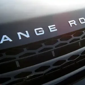 Helt ny - Land Rover "RANGE ROVER" logo sæt til kølerhjelmen på Range Rover Sport L494 - Atlas Silver